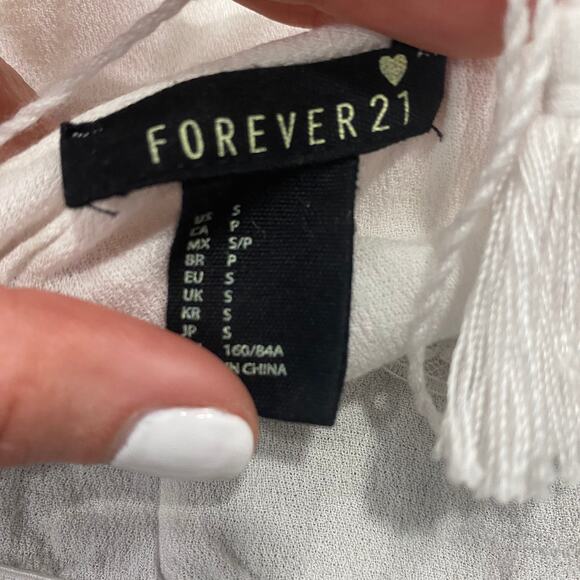 Forever 21 White Tassel Crop Top Size Small - Picture 5 of 5